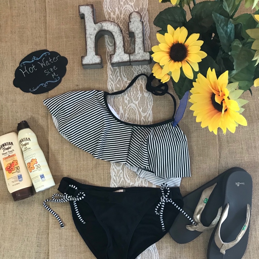 💕 Bikini - Striped Ruffle Top & Booty Ruching